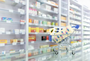 中国药品零售市场年复合增长率8%，超美国一倍，数字化如何赋能处方药院外扩容？